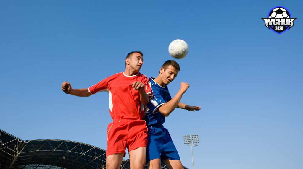 足球比賽頭槌爭球實況:紅色與藍色球員激戰瞬間 Soccer Header Competition Action: Intense Aerial Battle Between Red and Blue Players